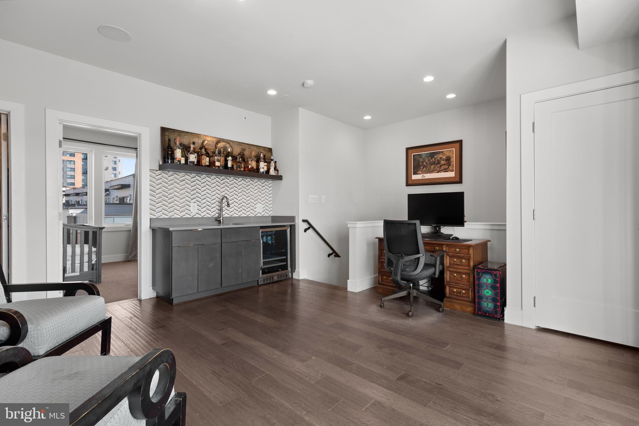 EISENHOWER SQUARE - Residential Lease