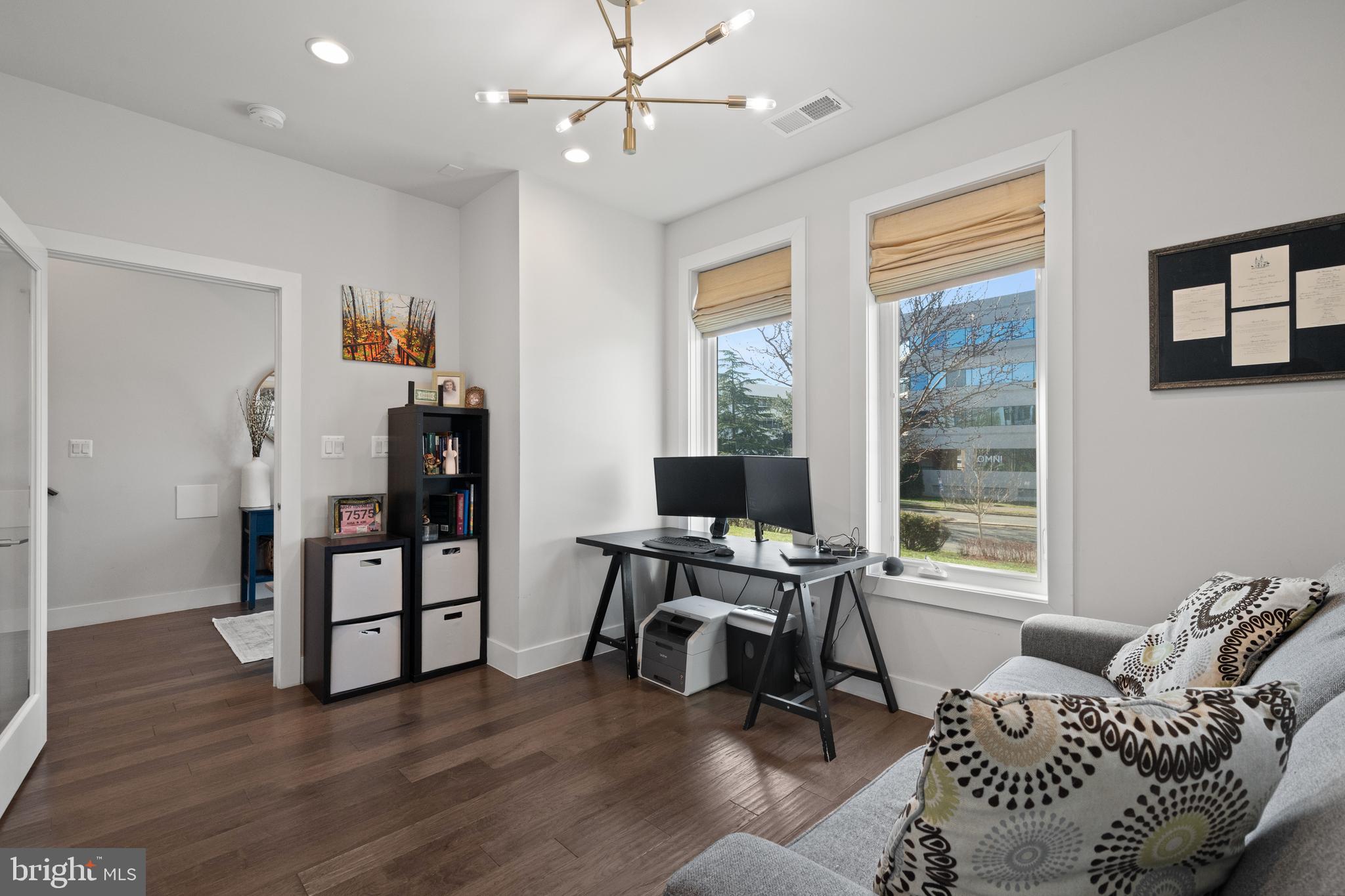 EISENHOWER SQUARE - Residential Lease