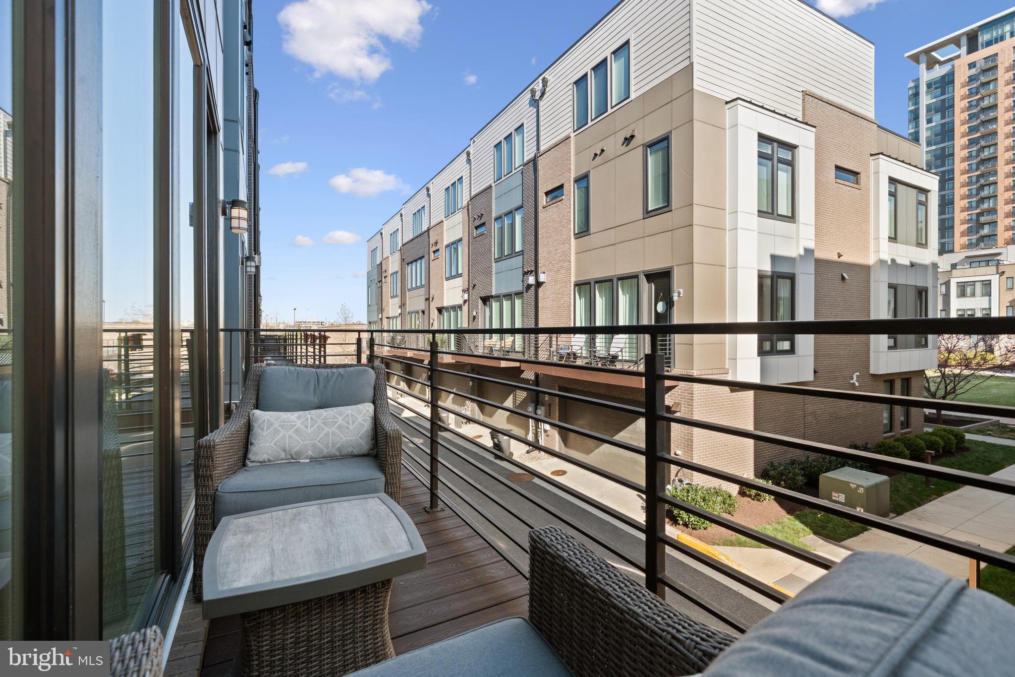 EISENHOWER SQUARE - Residential Lease