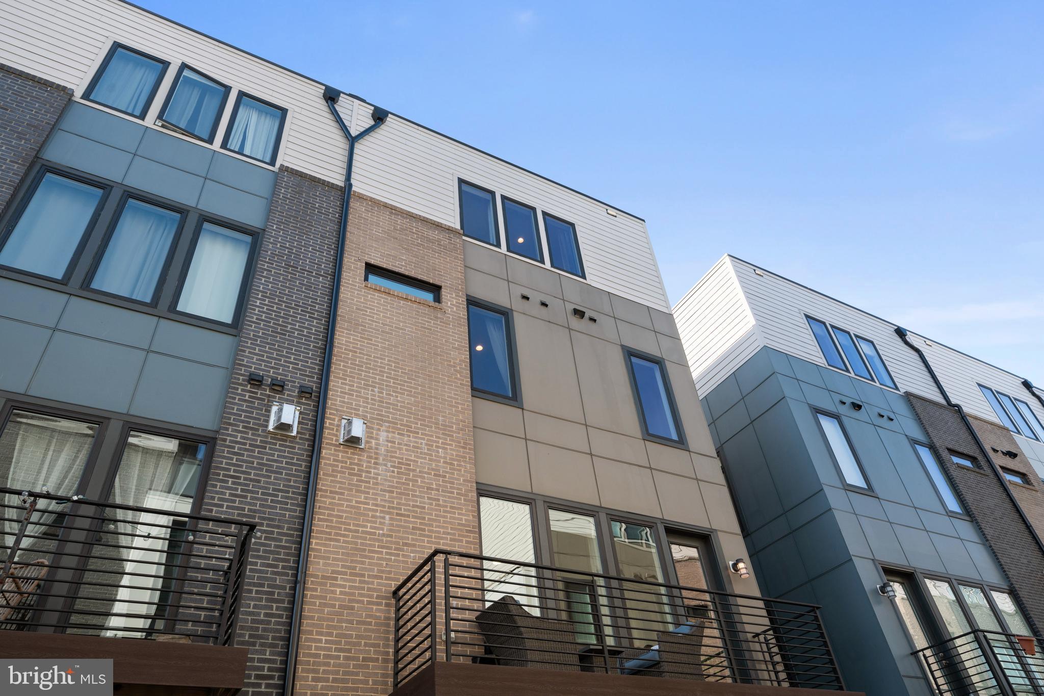 EISENHOWER SQUARE - Residential Lease