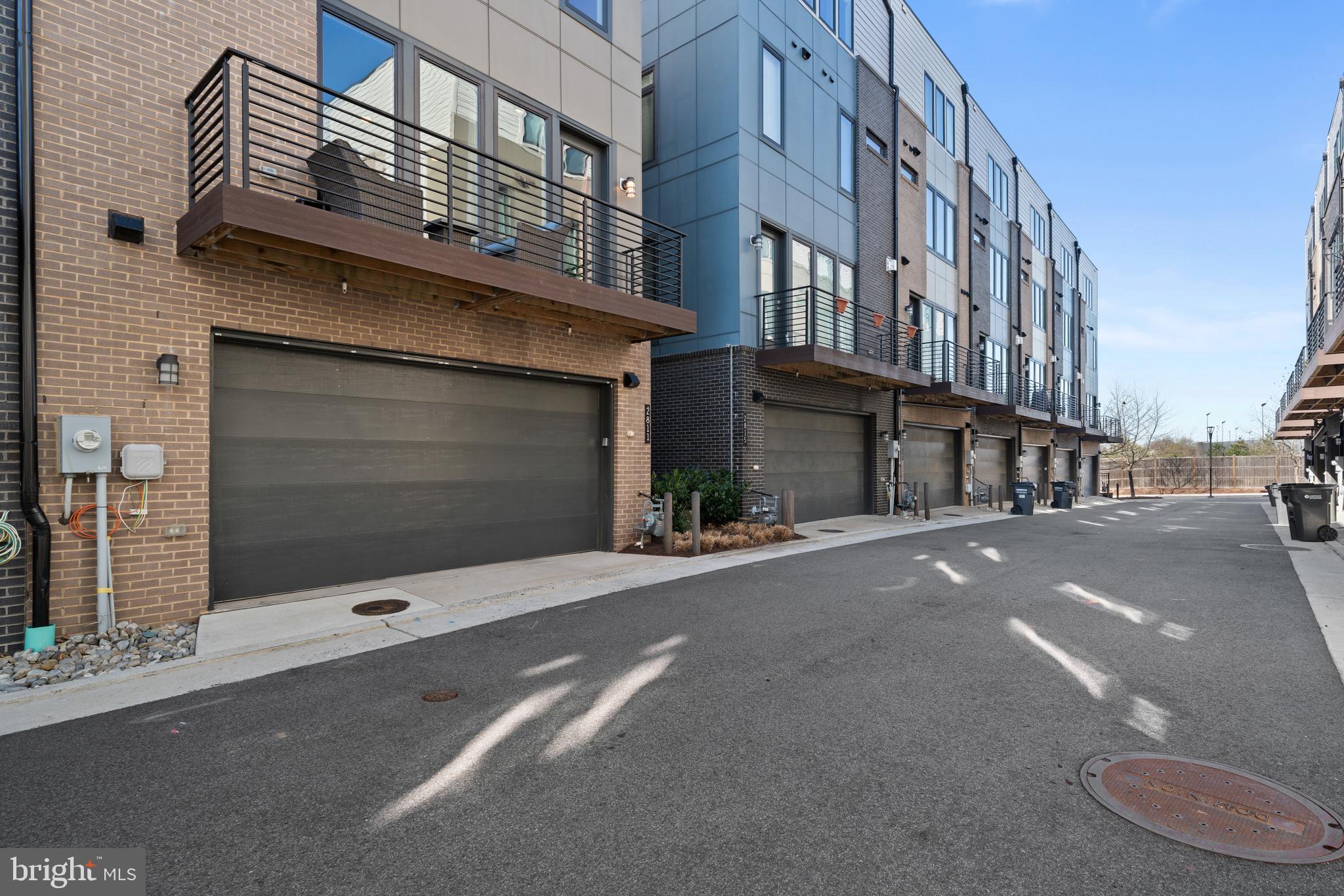 EISENHOWER SQUARE - Residential Lease