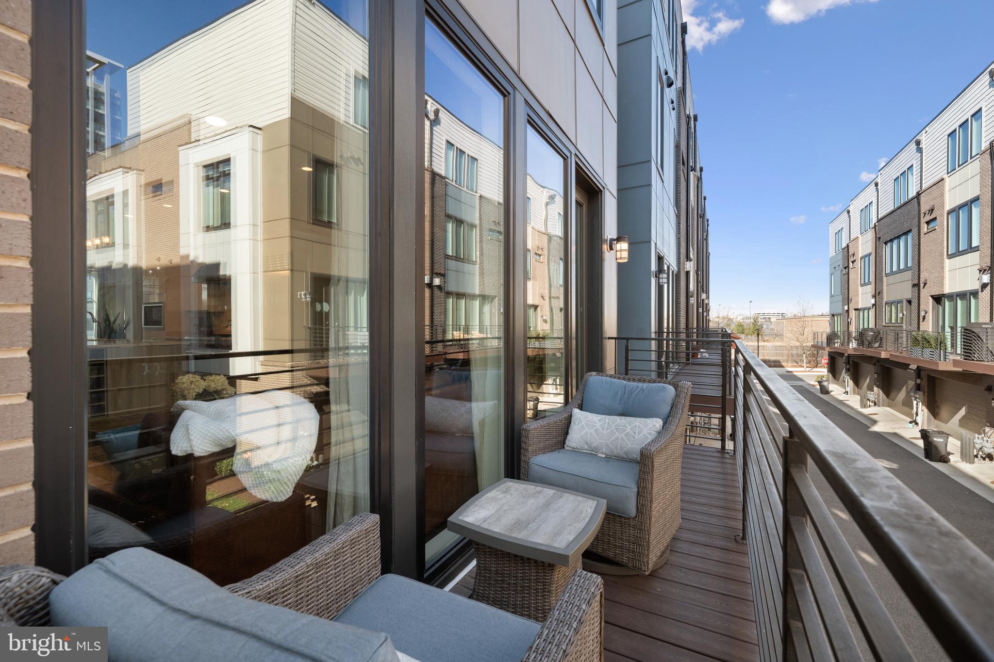 EISENHOWER SQUARE - Residential Lease