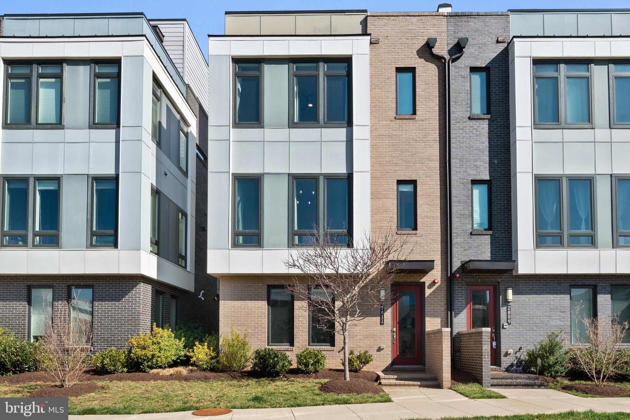 EISENHOWER SQUARE - Residential Lease