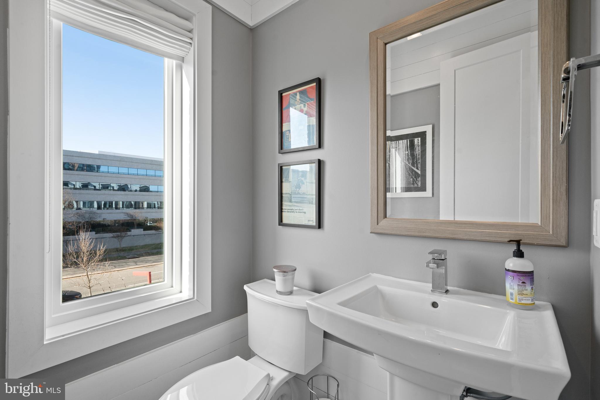 EISENHOWER SQUARE - Residential Lease