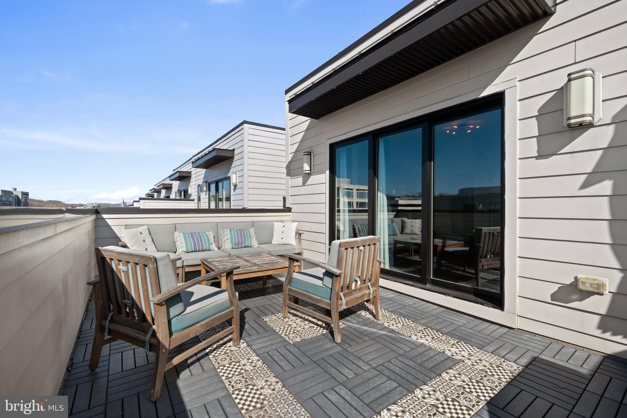 EISENHOWER SQUARE - Residential Lease