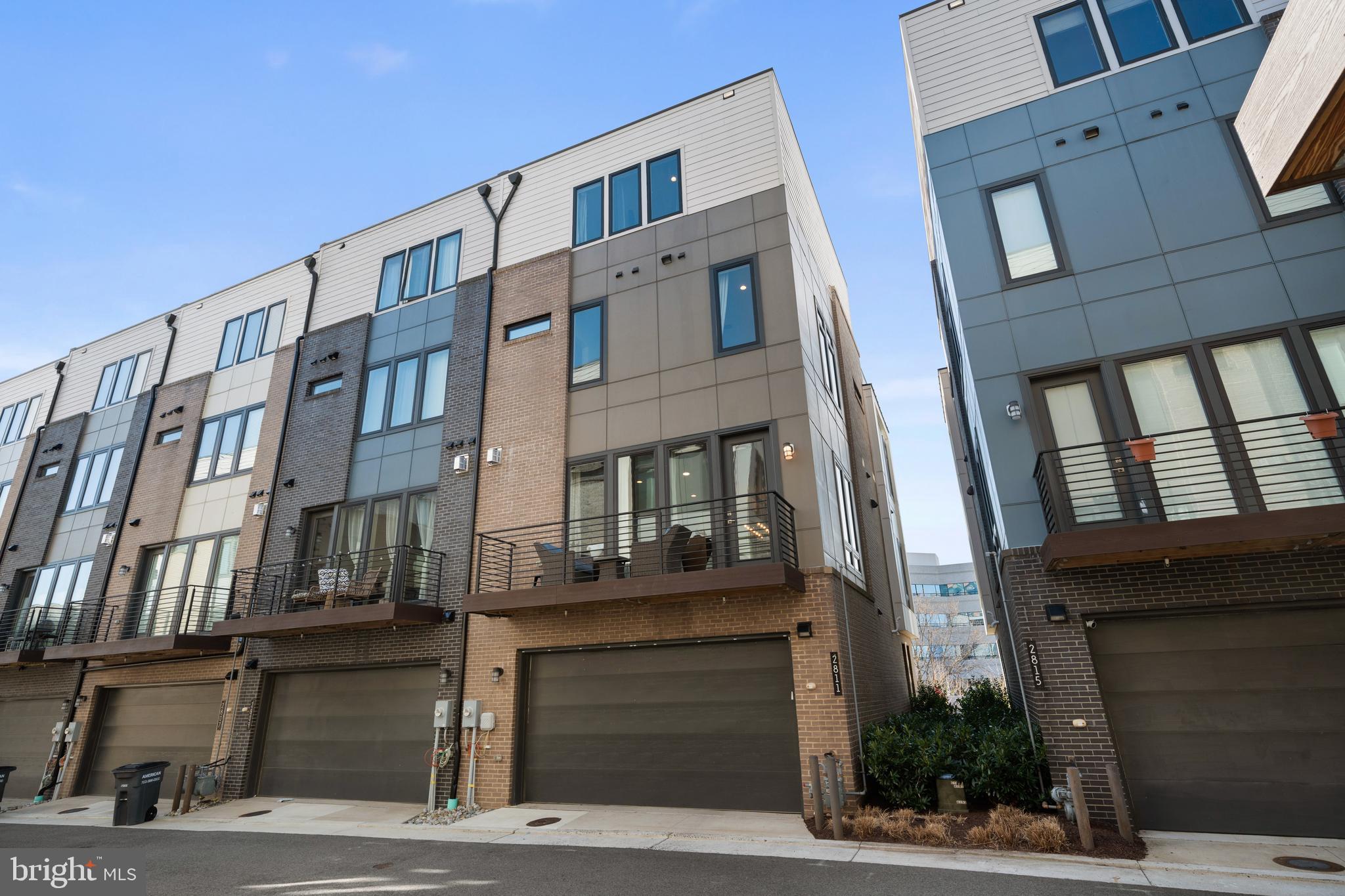 EISENHOWER SQUARE - Residential Lease