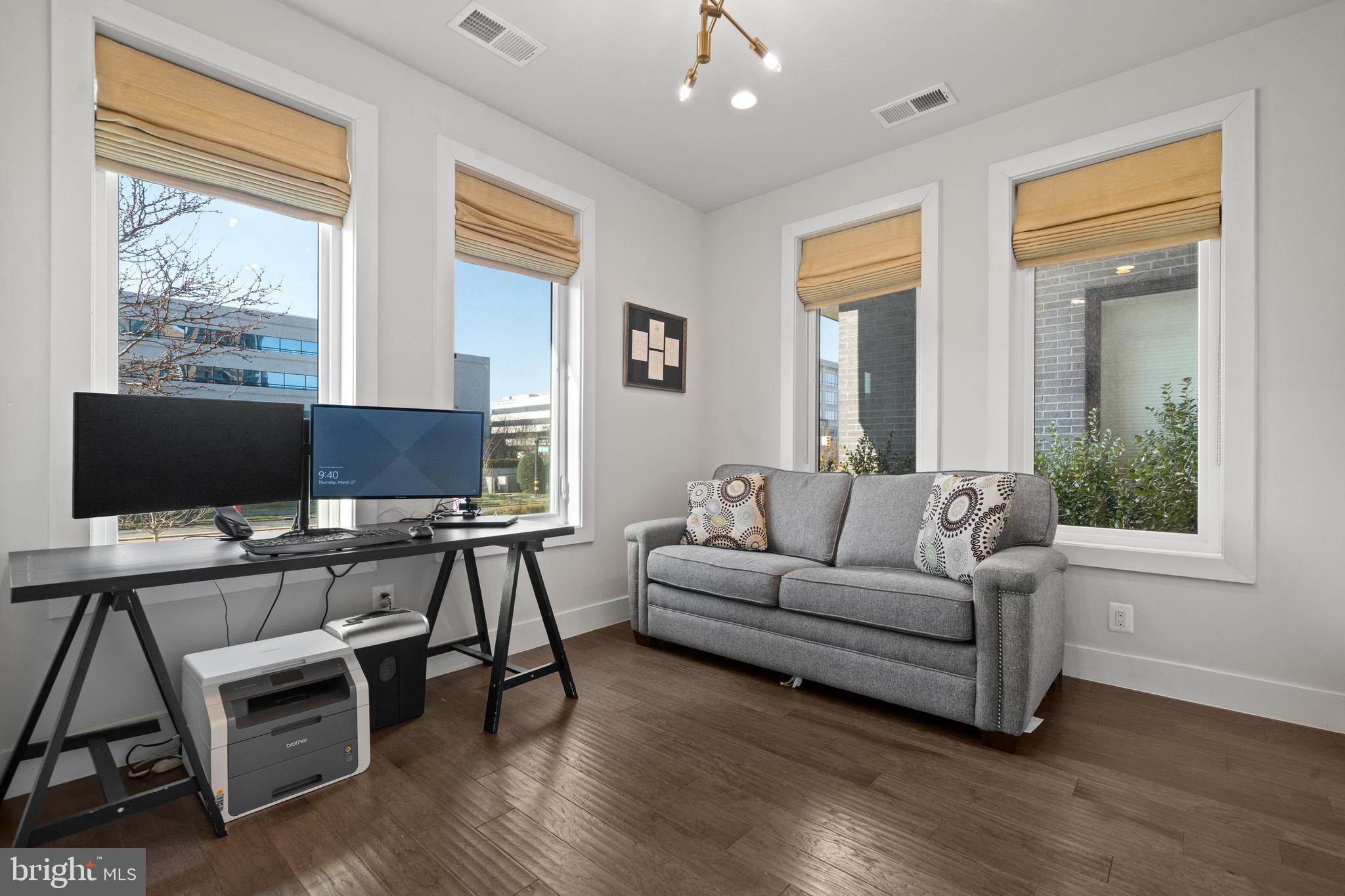 EISENHOWER SQUARE - Residential Lease