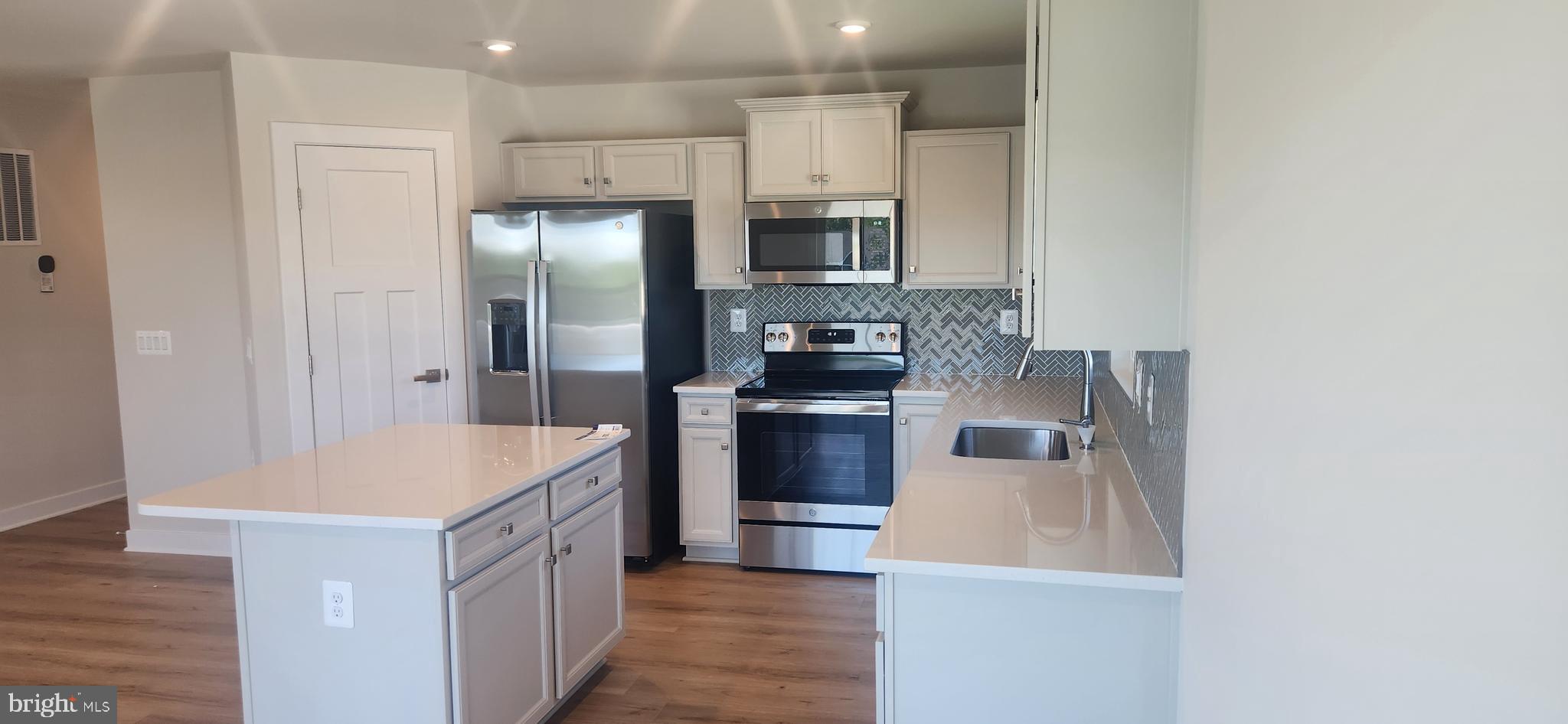 SOUTH BROOK - Residential