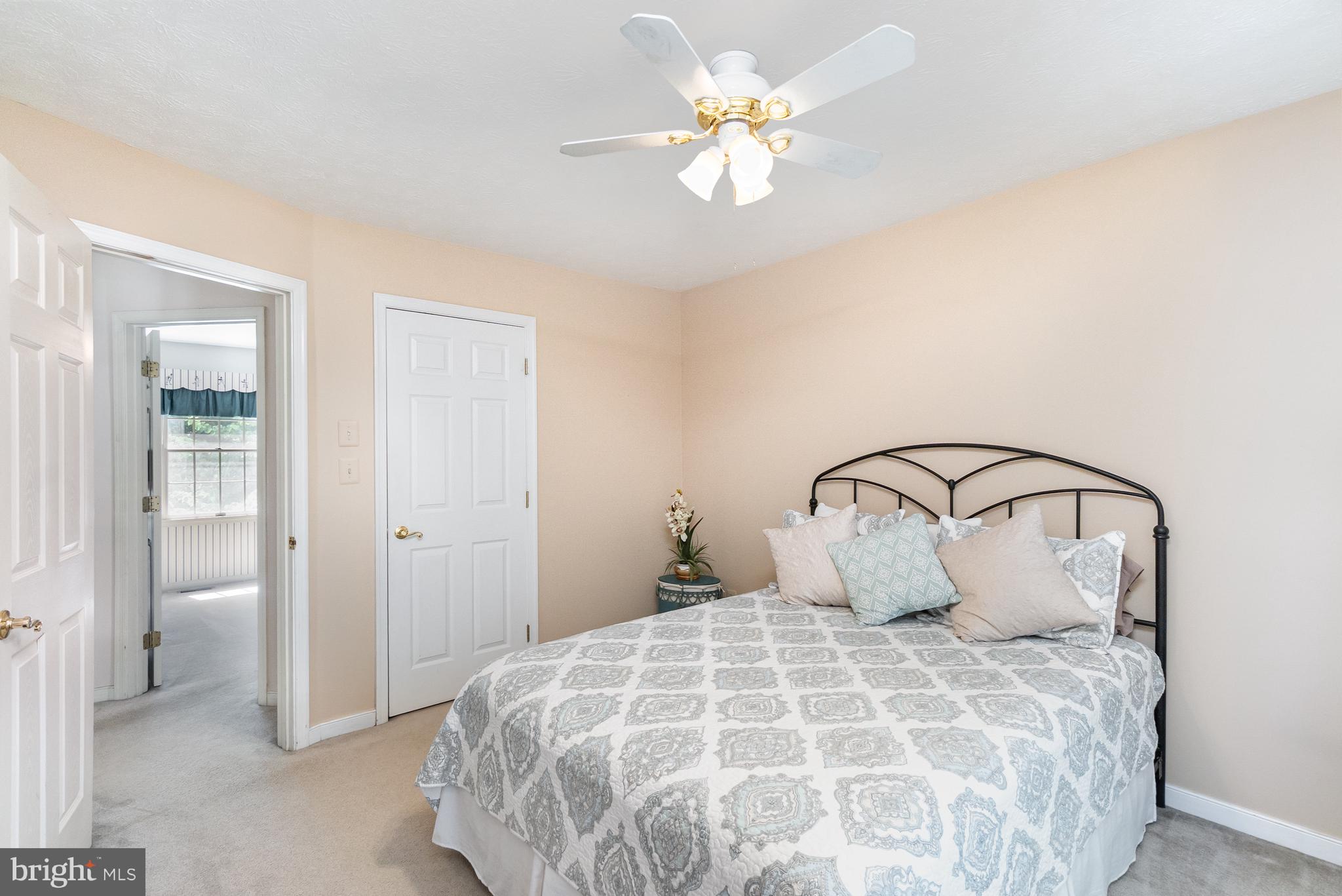 OVERVIEW MANOR - Residential