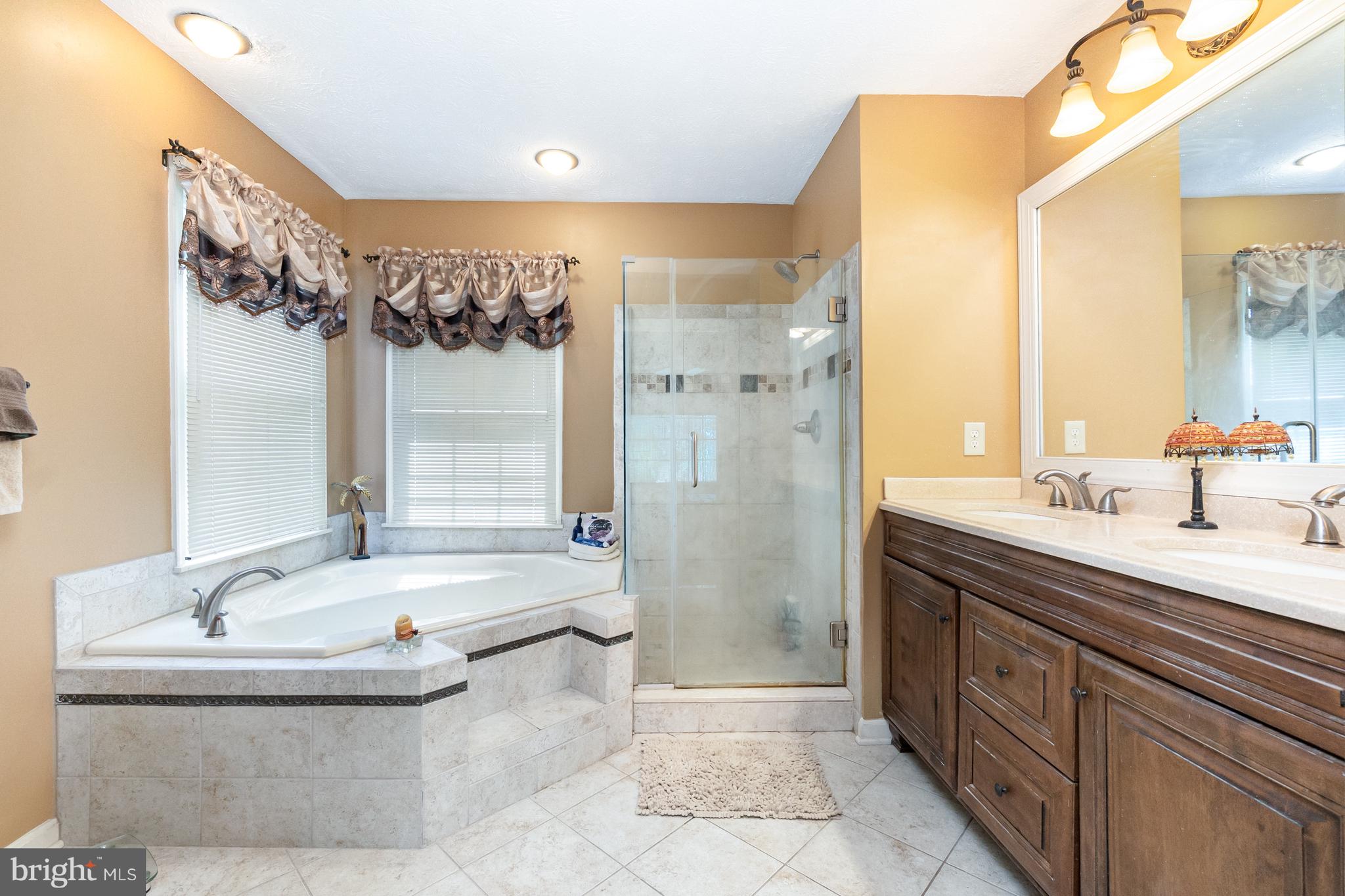 OVERVIEW MANOR - Residential