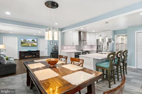 608 NE Blue Ridge Avenue NE, Leesburg, VA 20176 - MLS#: VALO2109400