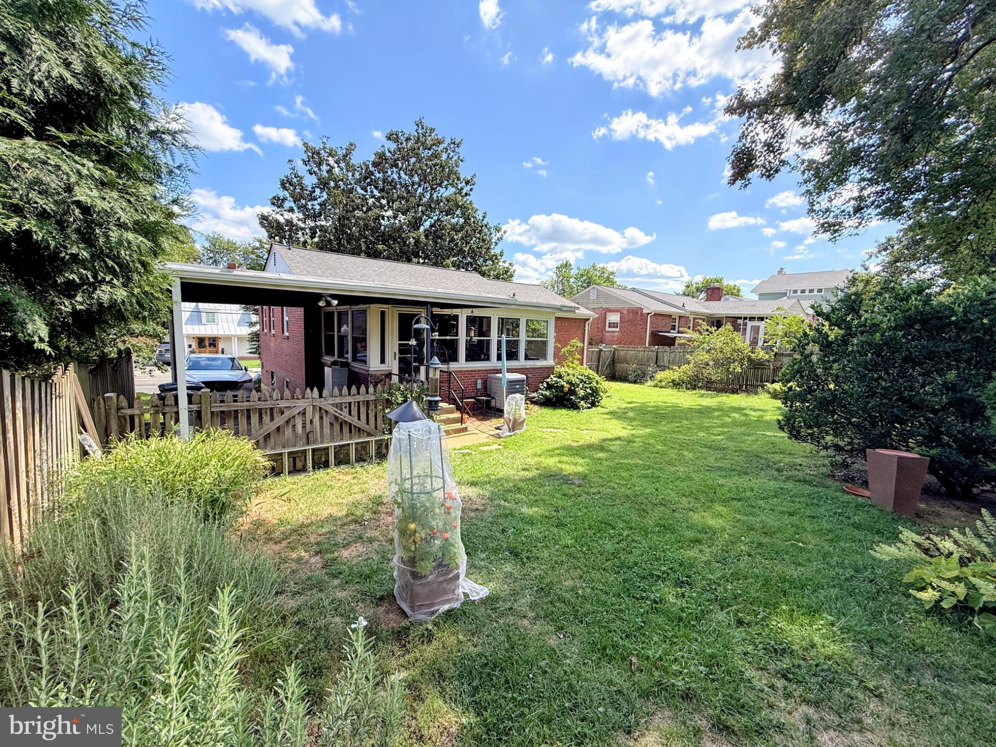2016 N WOODSTOCK STREET