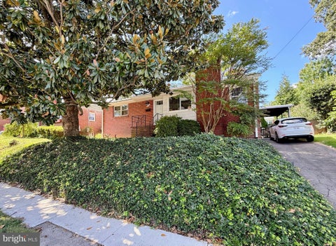 Photo of 2016 N Woodstock Street, ARLINGTON, VA 22207 (MLS # VAAR2079802)