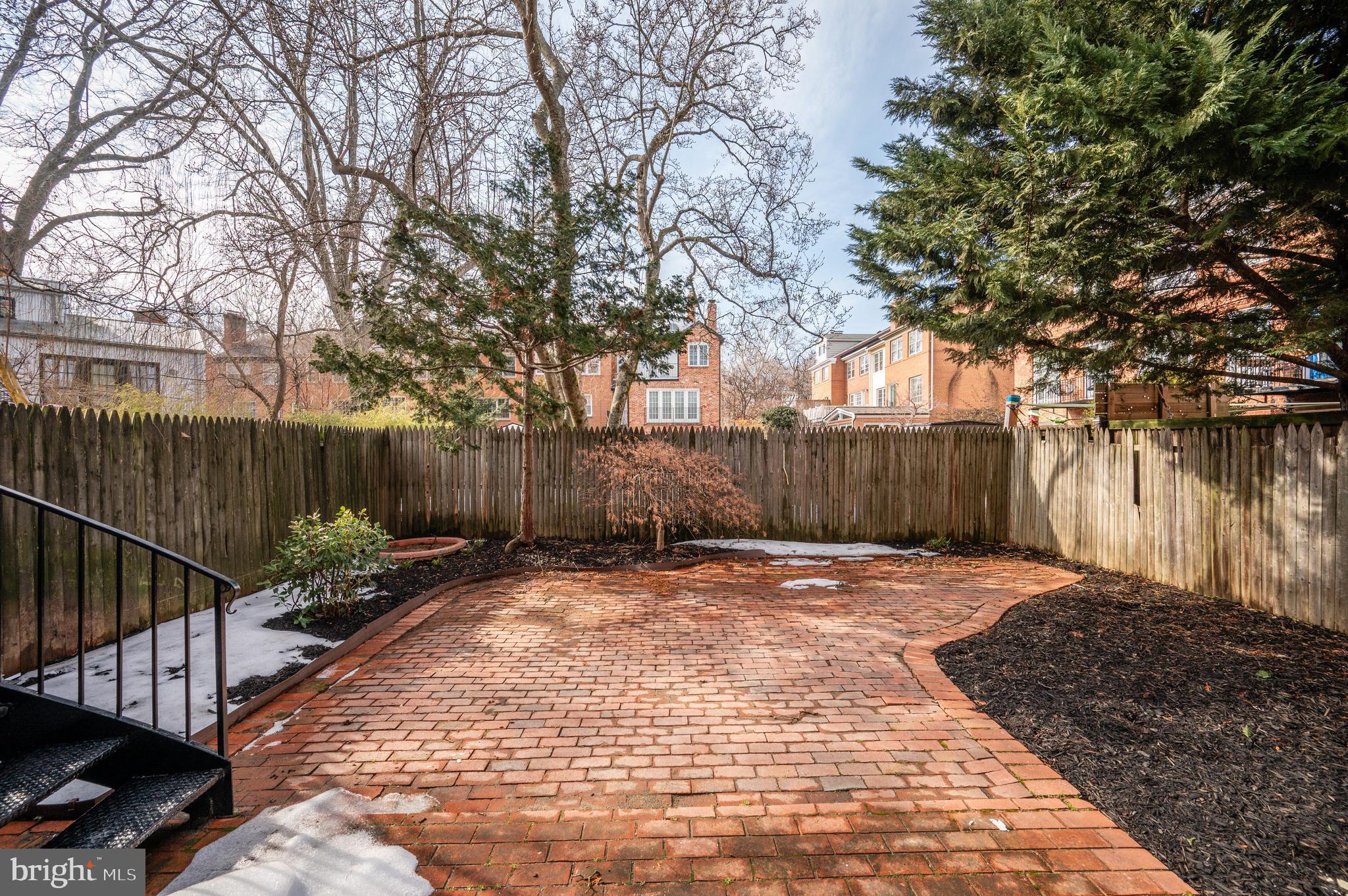 YATES GARDENS - Residential