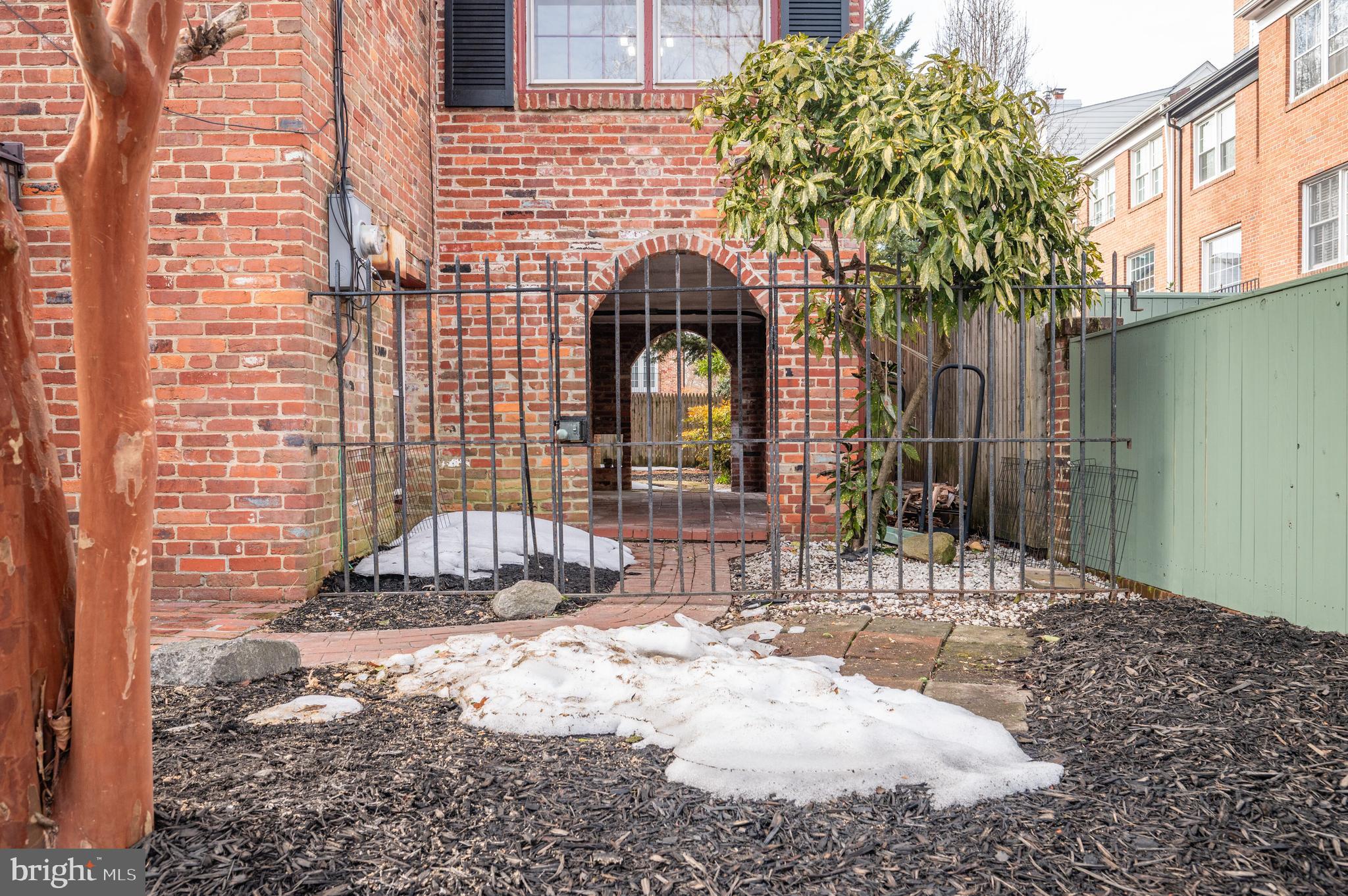 YATES GARDENS - Residential