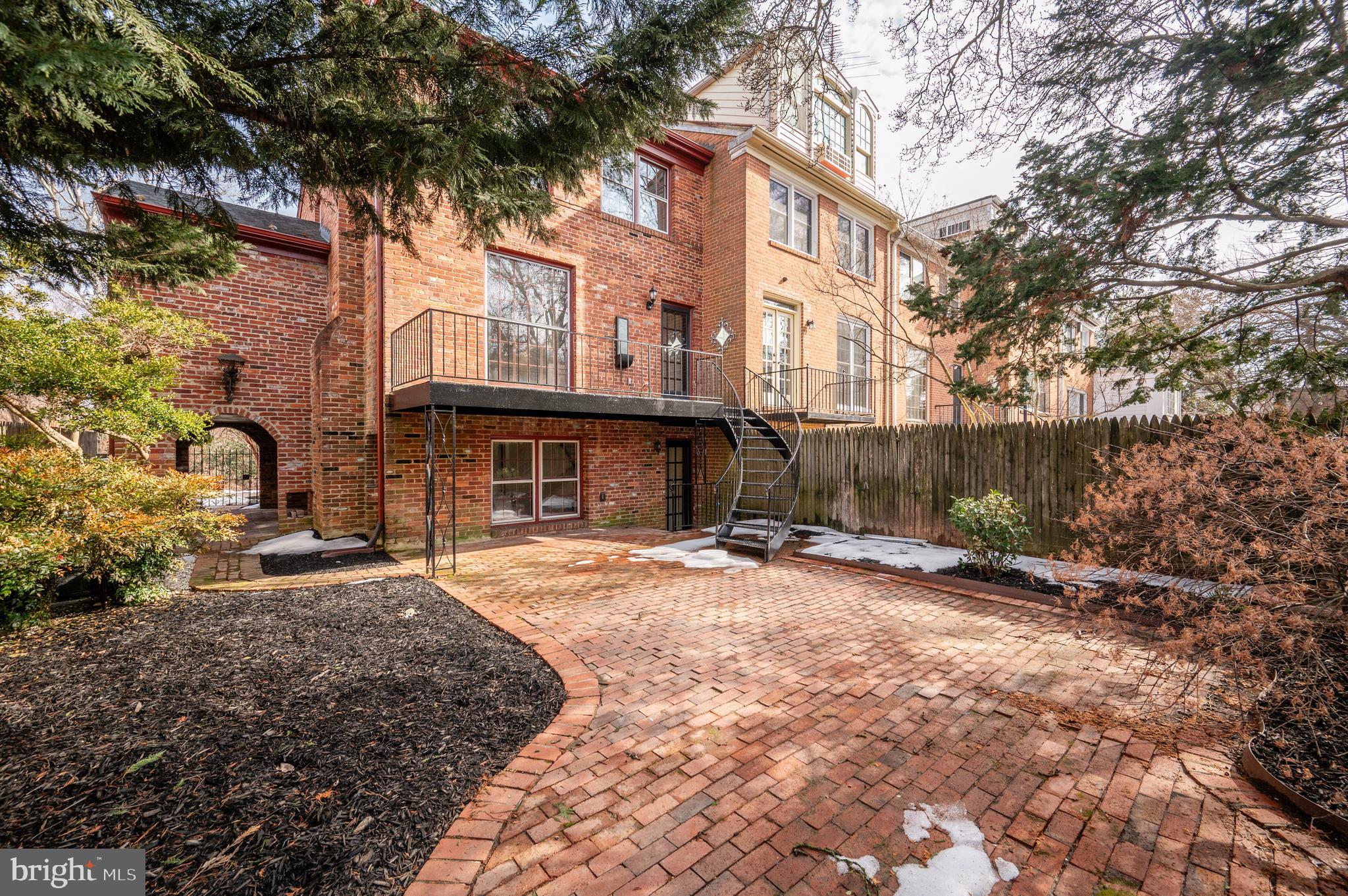 YATES GARDENS - Residential