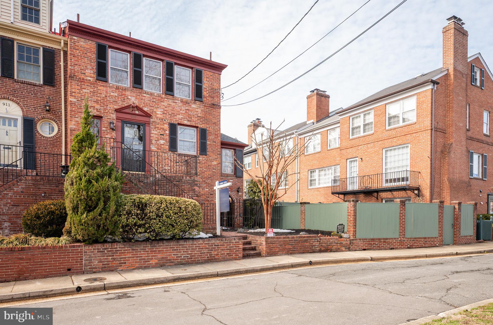 YATES GARDENS - Residential