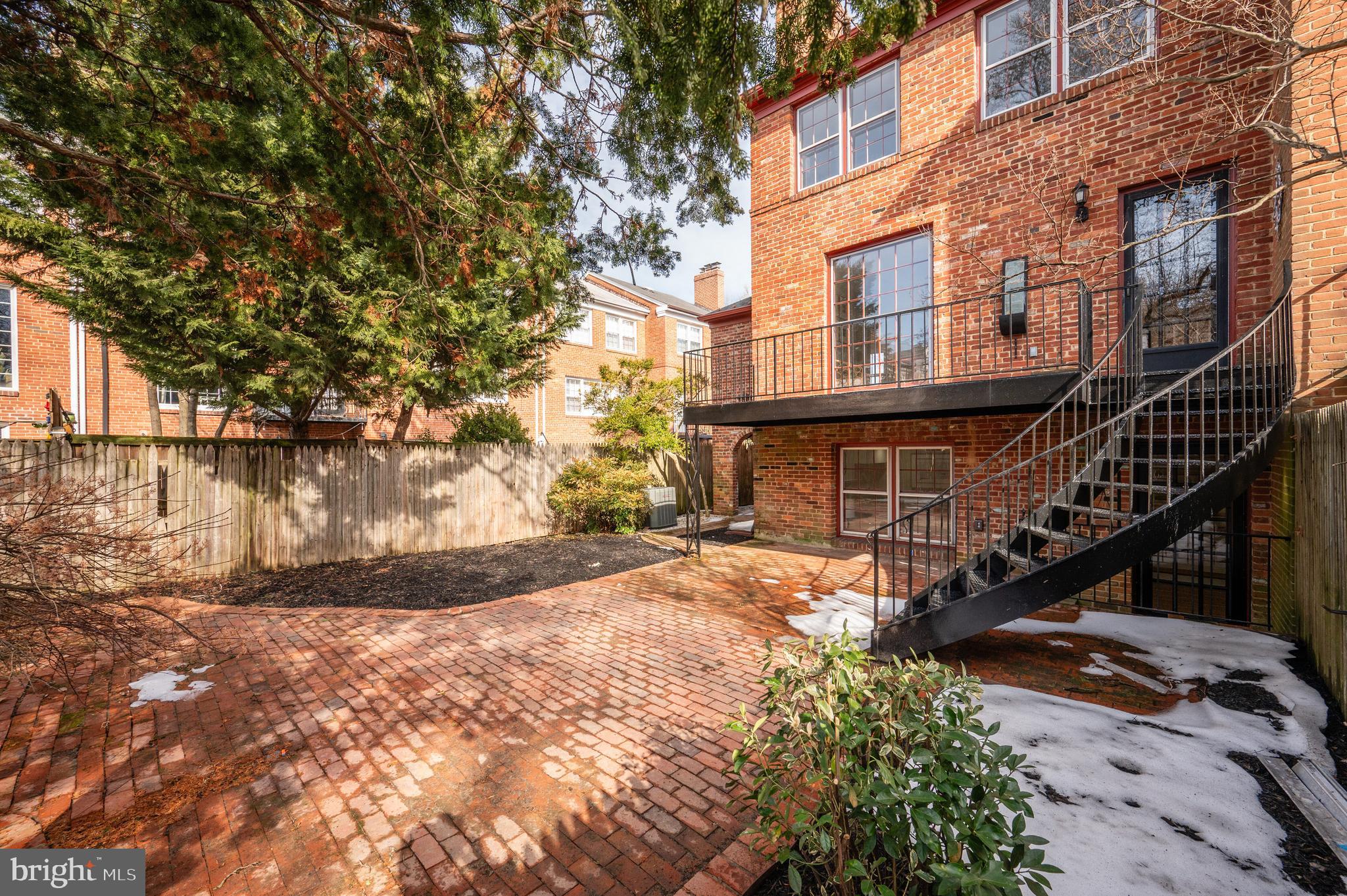 YATES GARDENS - Residential