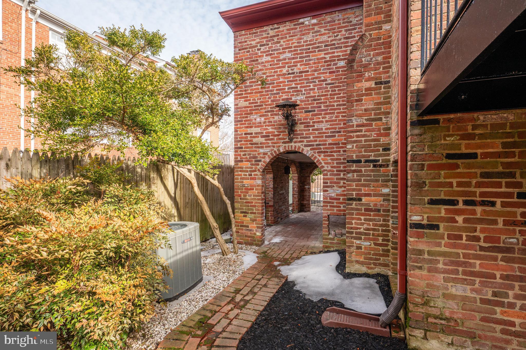 YATES GARDENS - Residential