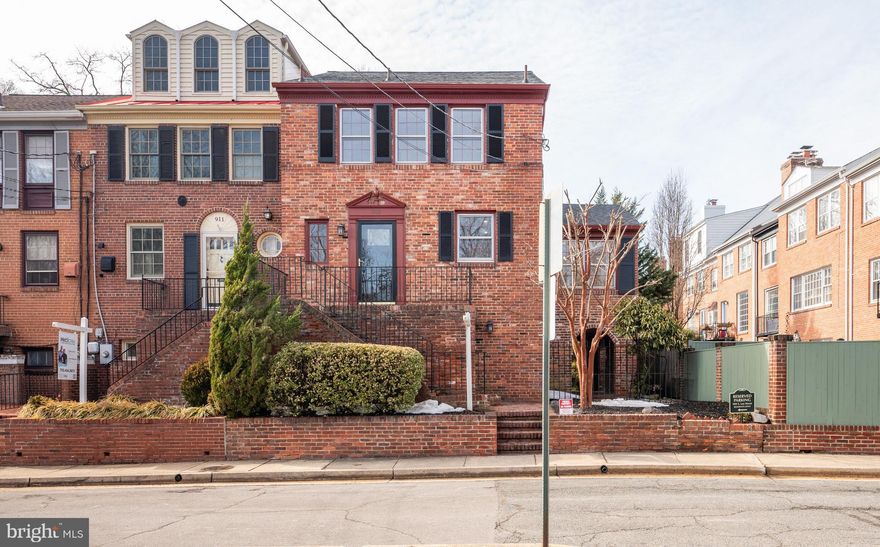 Sensational, newly refreshed mid-century end townhome in a special OLD TOWN location with a parking easement. Yates Gardens is a beloved  neighborhood within Old Town featuring brick homes with spacious gardens. 
You will love the walk-to-everything lifestyle offered by this unique section of town.  The riverfront parks are steps away as are cafes, restaurants,  several markets and King Street's shops. A nearby bus stop will whisk you to the METRO.
Indoors find an all-white  kitchen with new appliances and 2.5 refreshed  bathrooms.  Two fireplaces highlight the gleaming  wood flooring while windows on 3 sides of the home offer abundant light and sunshine.  Fresh, neutral paint inside this lovely home makes this property move-in-ready.  You will love it.