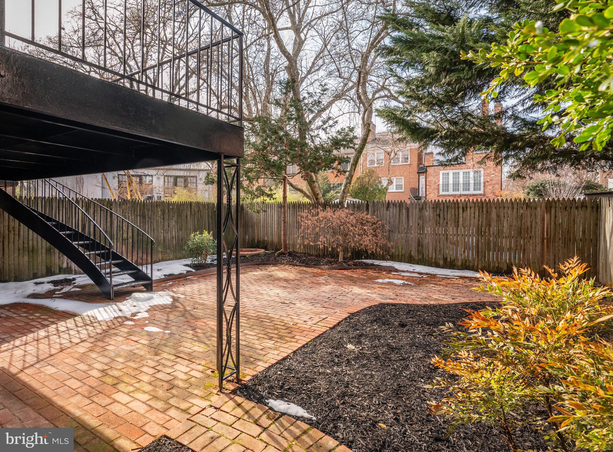 YATES GARDENS - Residential