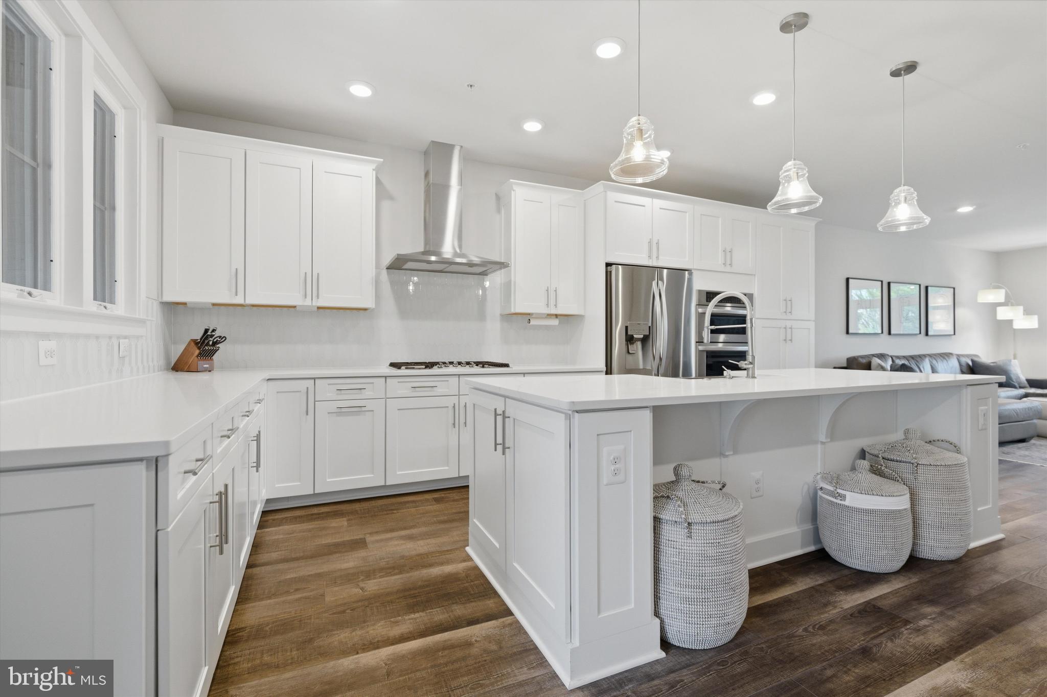 6725 LANGSTON BOULEVARD