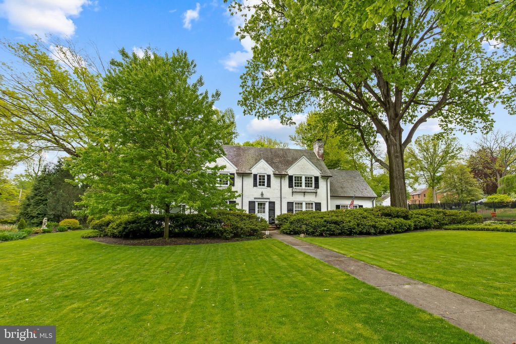 Photo of 155 N SCHOOL LN, LANCASTER, PA 17603 (MLS # PALA2032032)