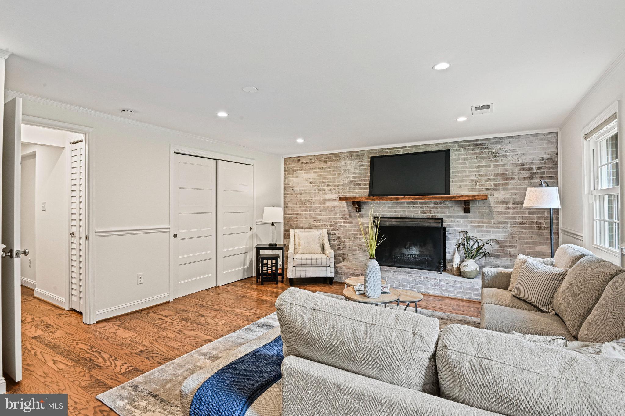 PICKETT ESTATES - Residential