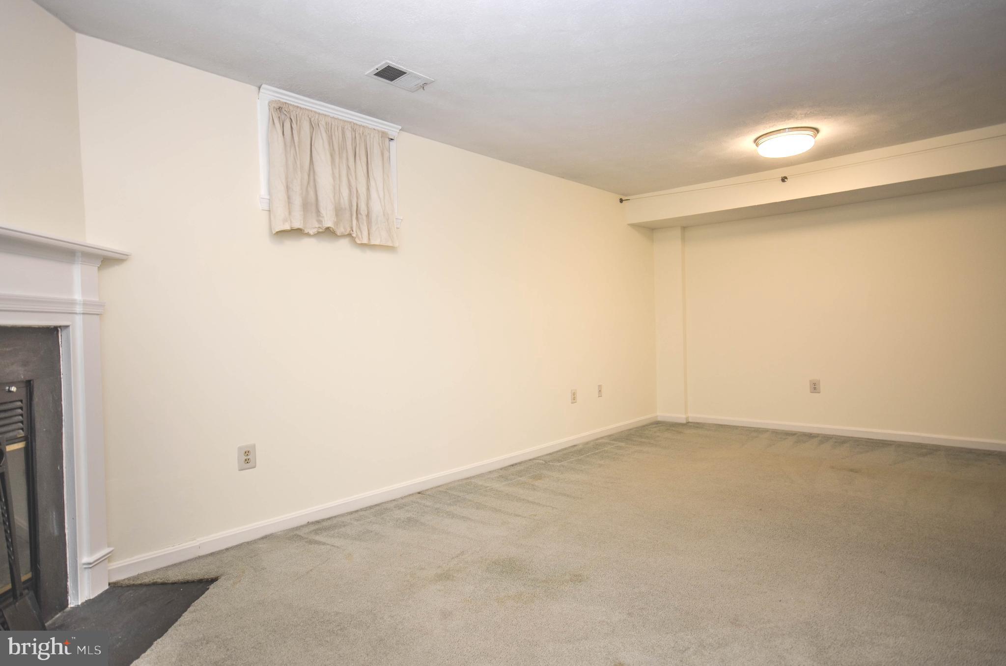 CAROLINE OAKS - Residential Lease