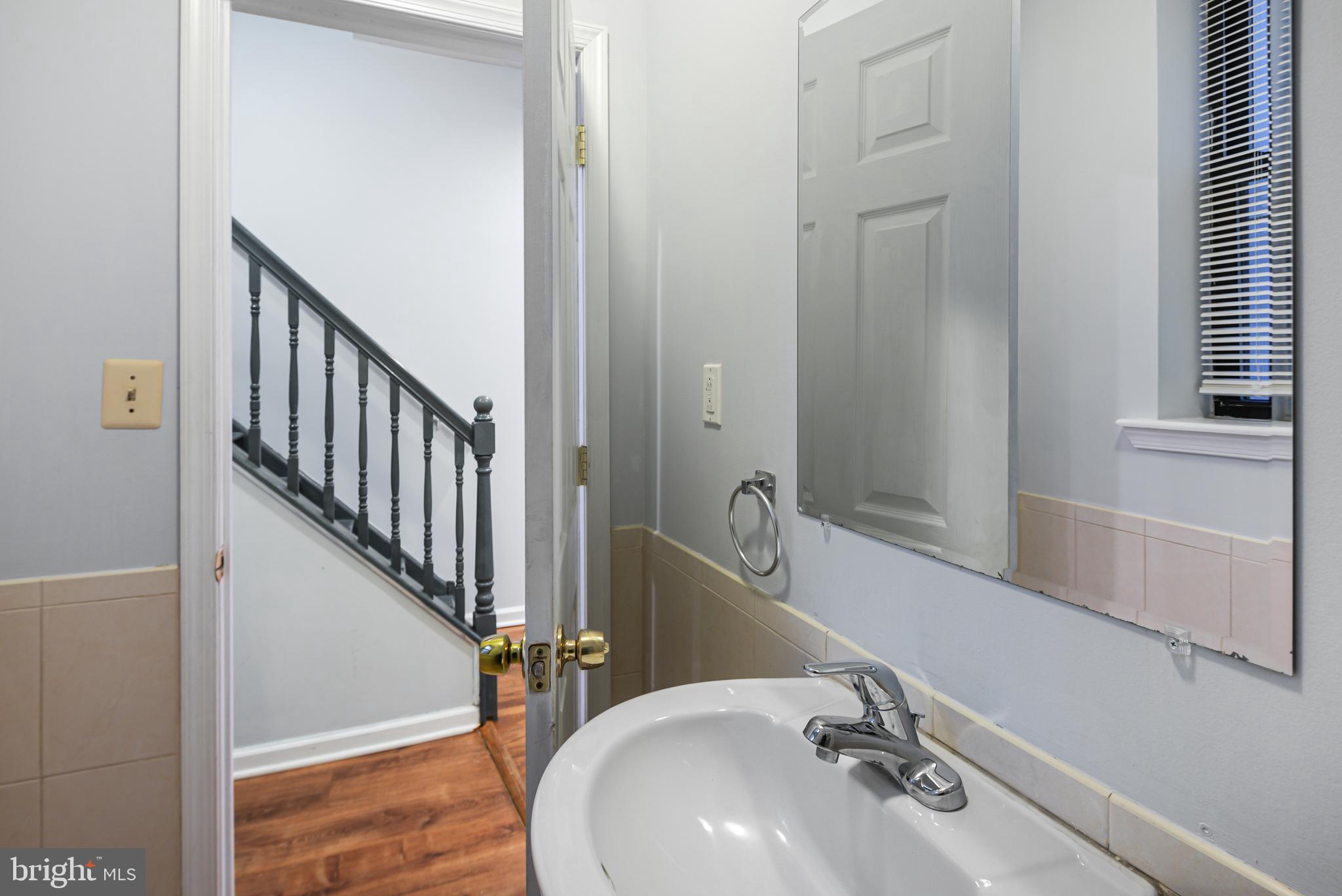 QUEEN VILLAGE - Residential Lease