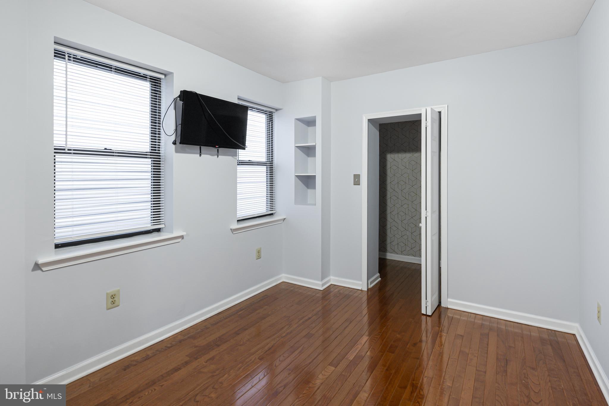 QUEEN VILLAGE - Residential Lease