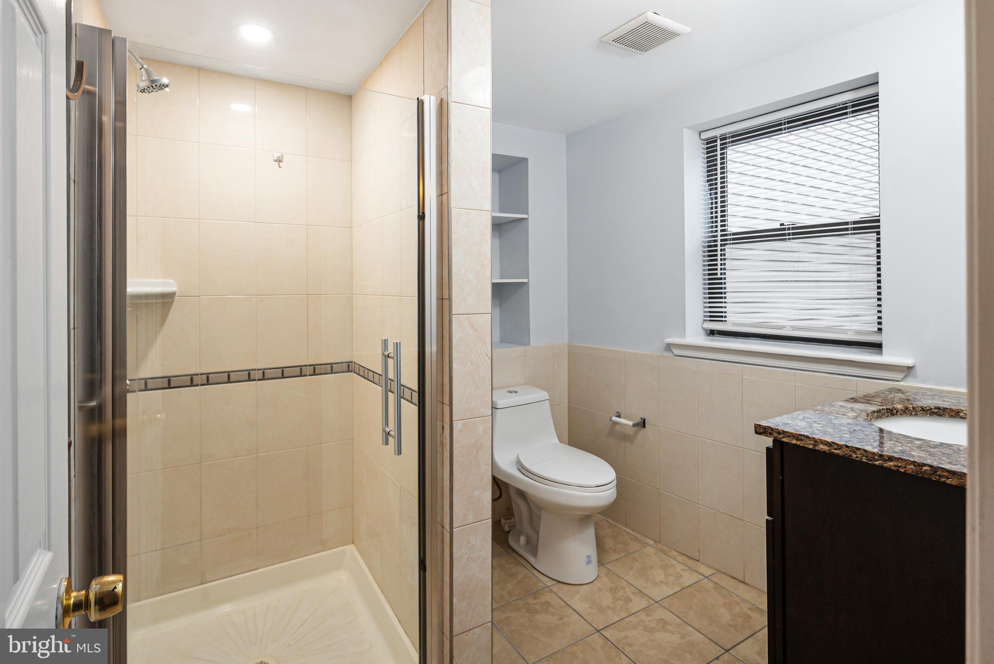 QUEEN VILLAGE - Residential Lease