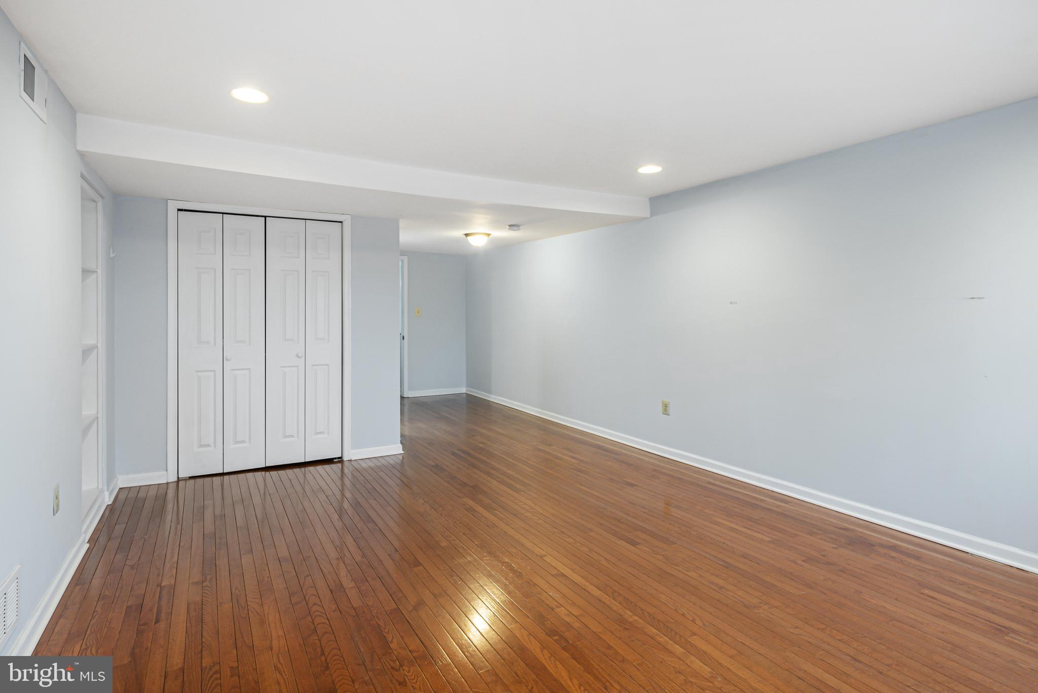 QUEEN VILLAGE - Residential Lease