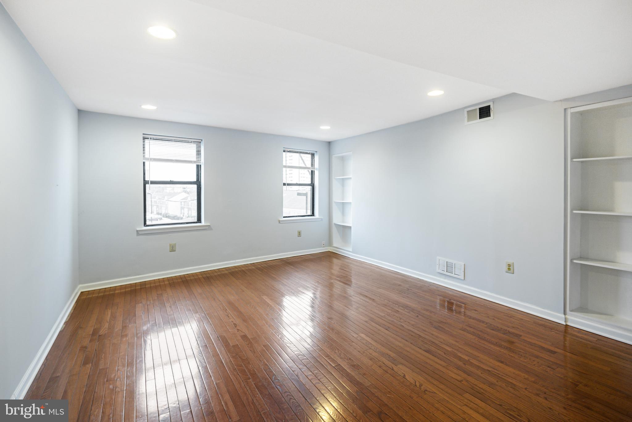 QUEEN VILLAGE - Residential Lease