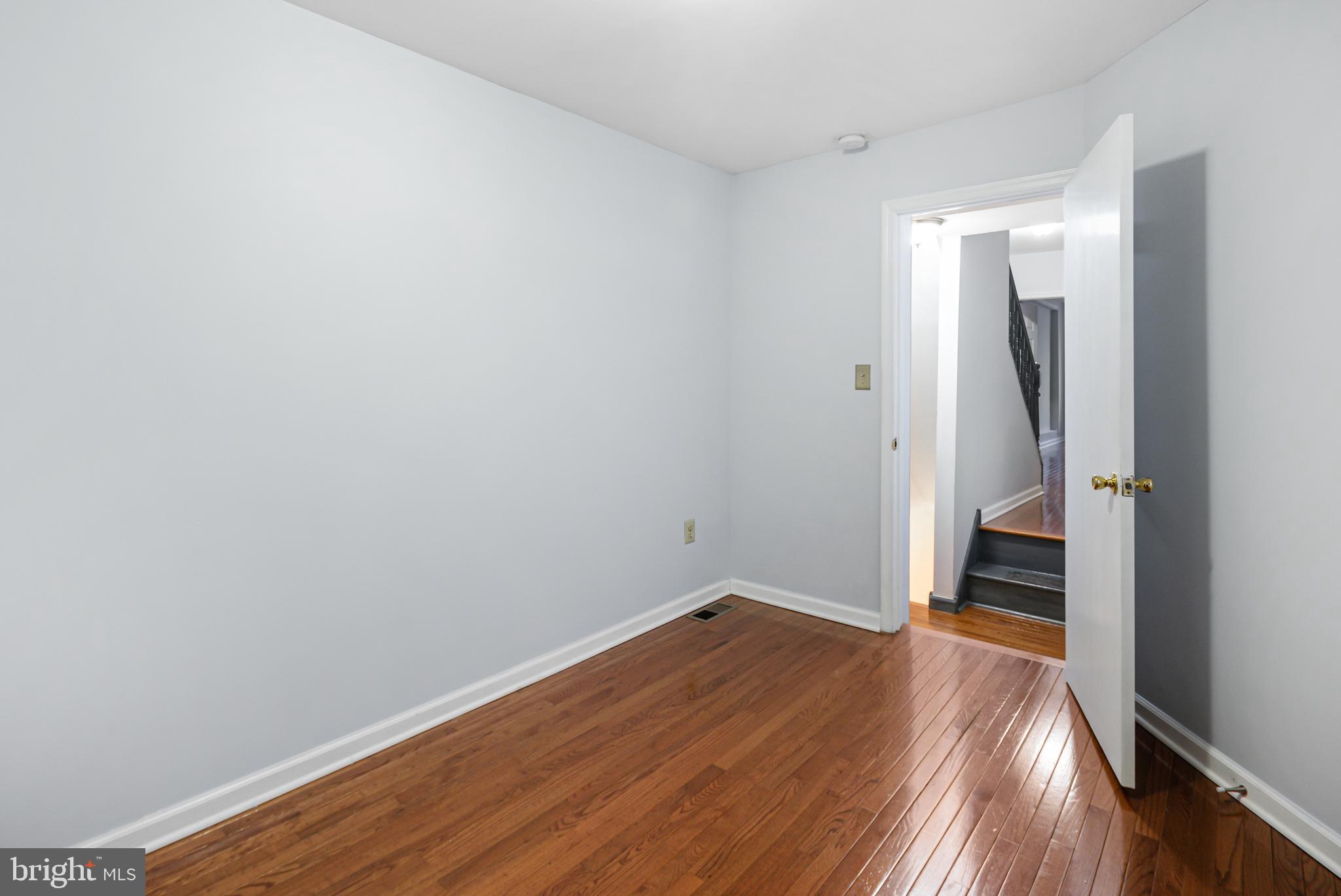 QUEEN VILLAGE - Residential Lease