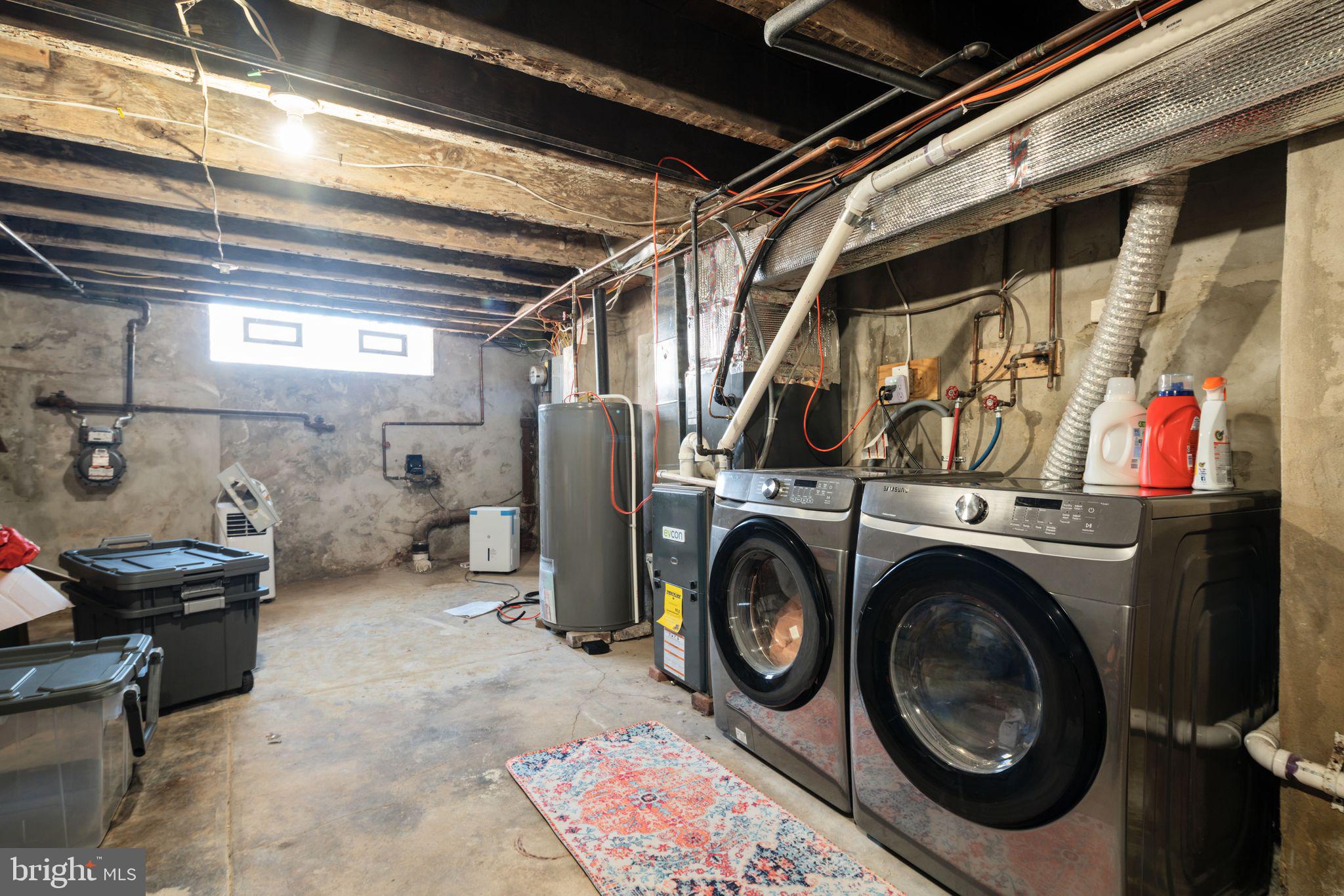 QUEEN VILLAGE - Residential Lease