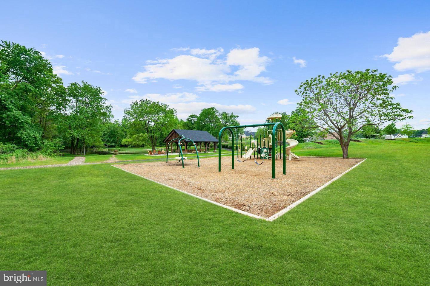 PONDVIEW - Residential