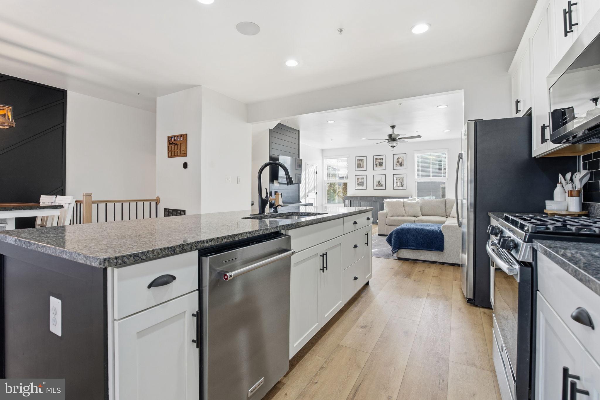 PONDVIEW - Residential