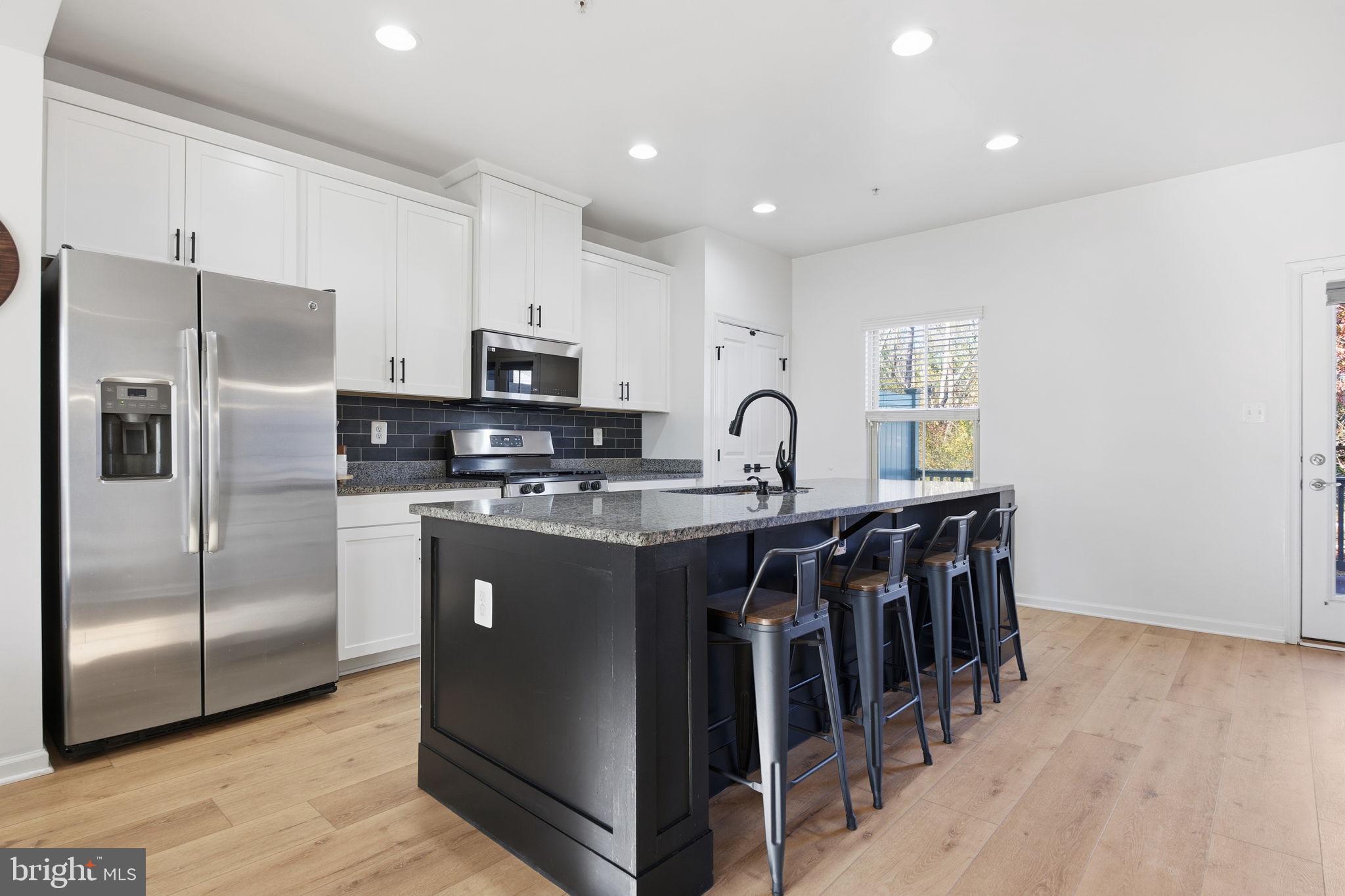 PONDVIEW - Residential