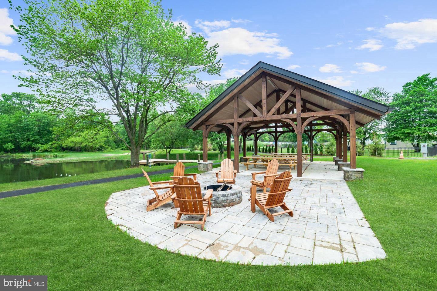 PONDVIEW - Residential