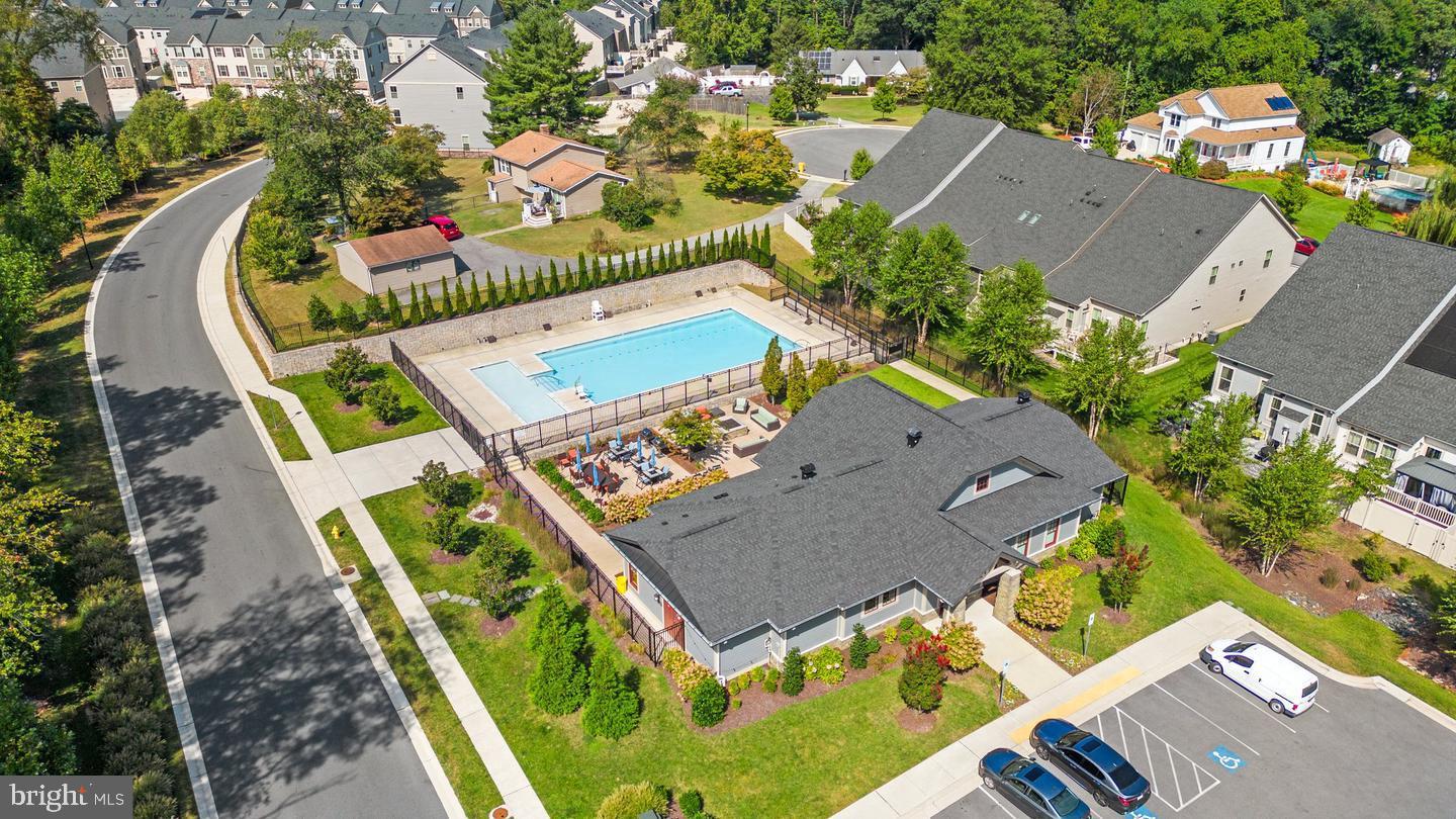 PONDVIEW - Residential