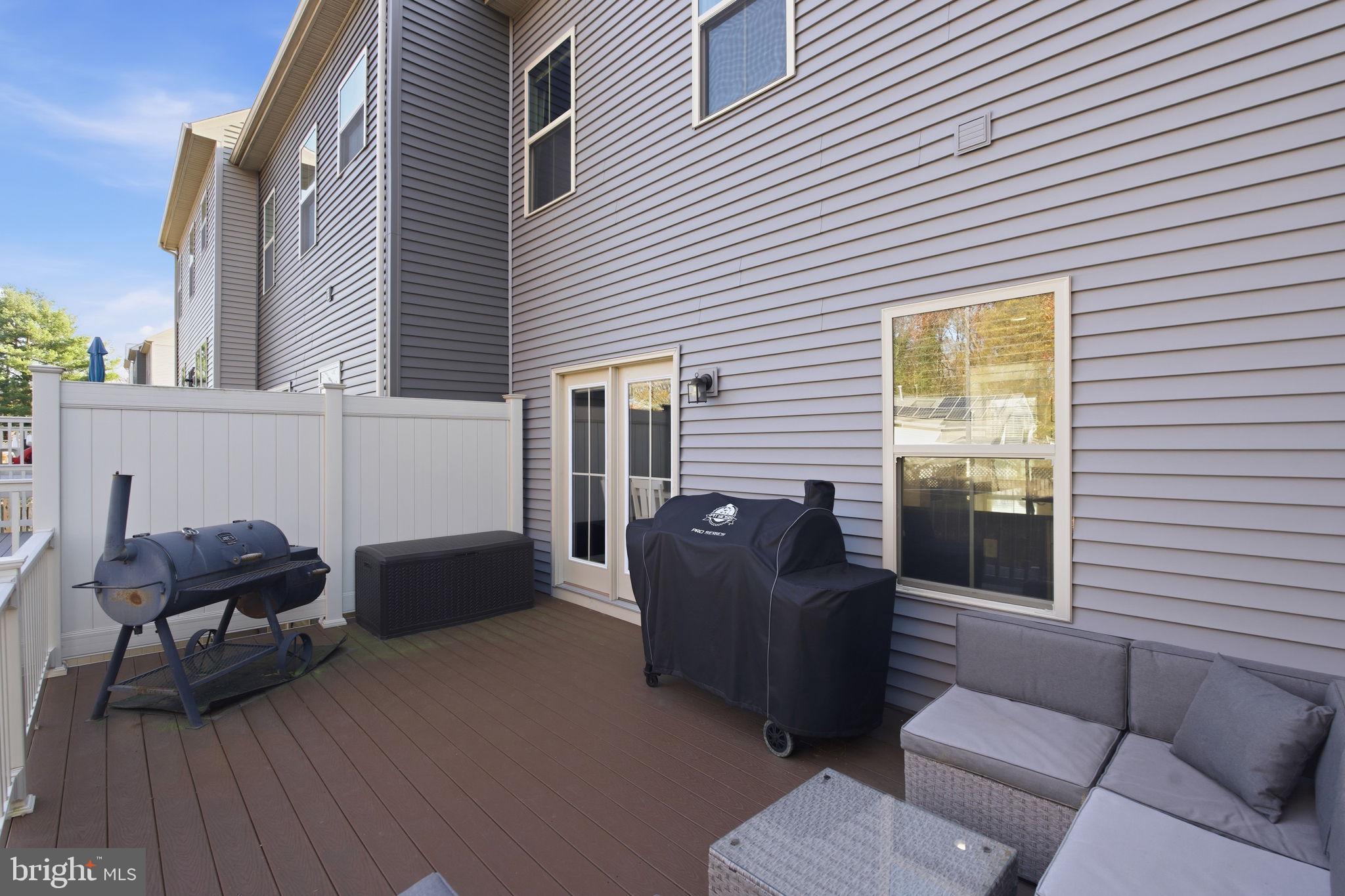 PONDVIEW - Residential