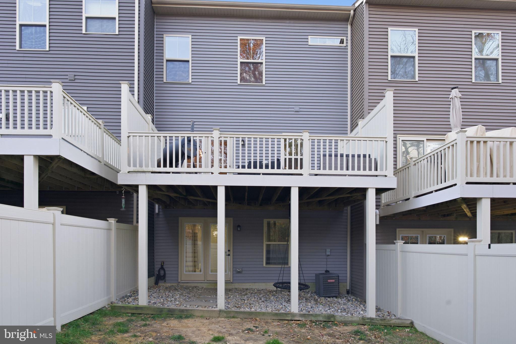 PONDVIEW - Residential