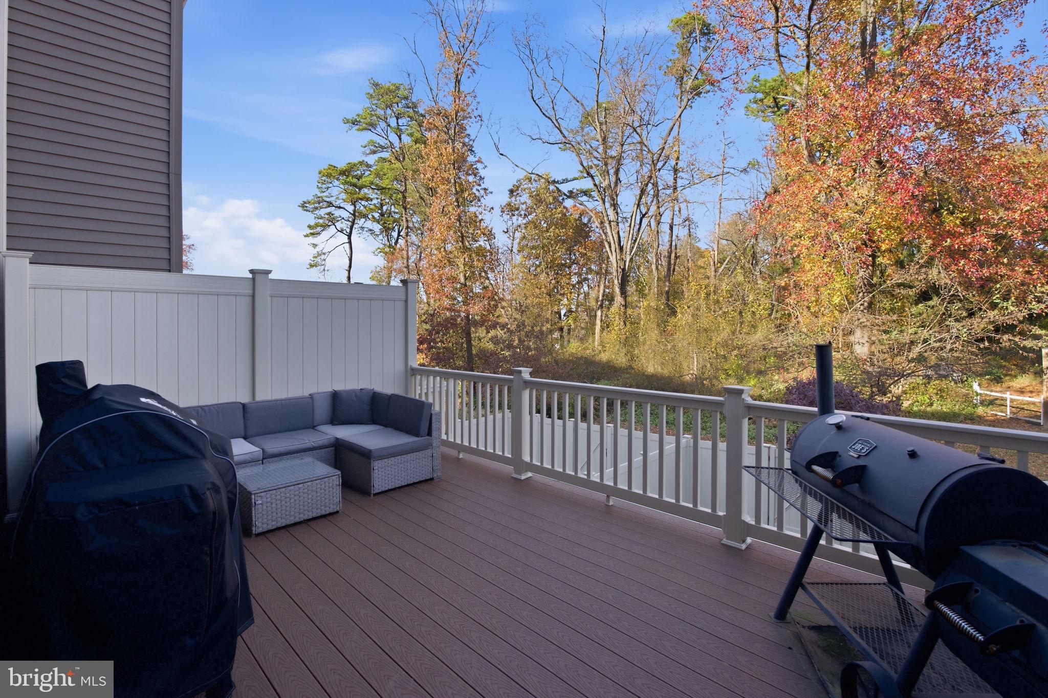 PONDVIEW - Residential