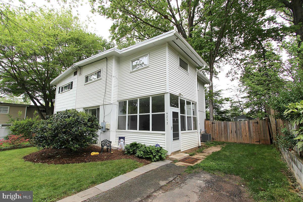 This is a professionally managed property where you will enjoy our FREE Resident Benefits Package! Included are two ways to pay your rent electronically, online maintenance requests as well as an online portal through which you can access important information such as your monthly statement, your Lease and your Association guidelines where applicable. 4BR, 2BA home in Fairfax City featuring a large fenced yard with a shed, a screened front porch, hardwood floors, kitchen with granite counters, stainless steel appliances, pantry and gas cooking, gas heat and more. Close to GM University, shopping entertainment and major access routes.