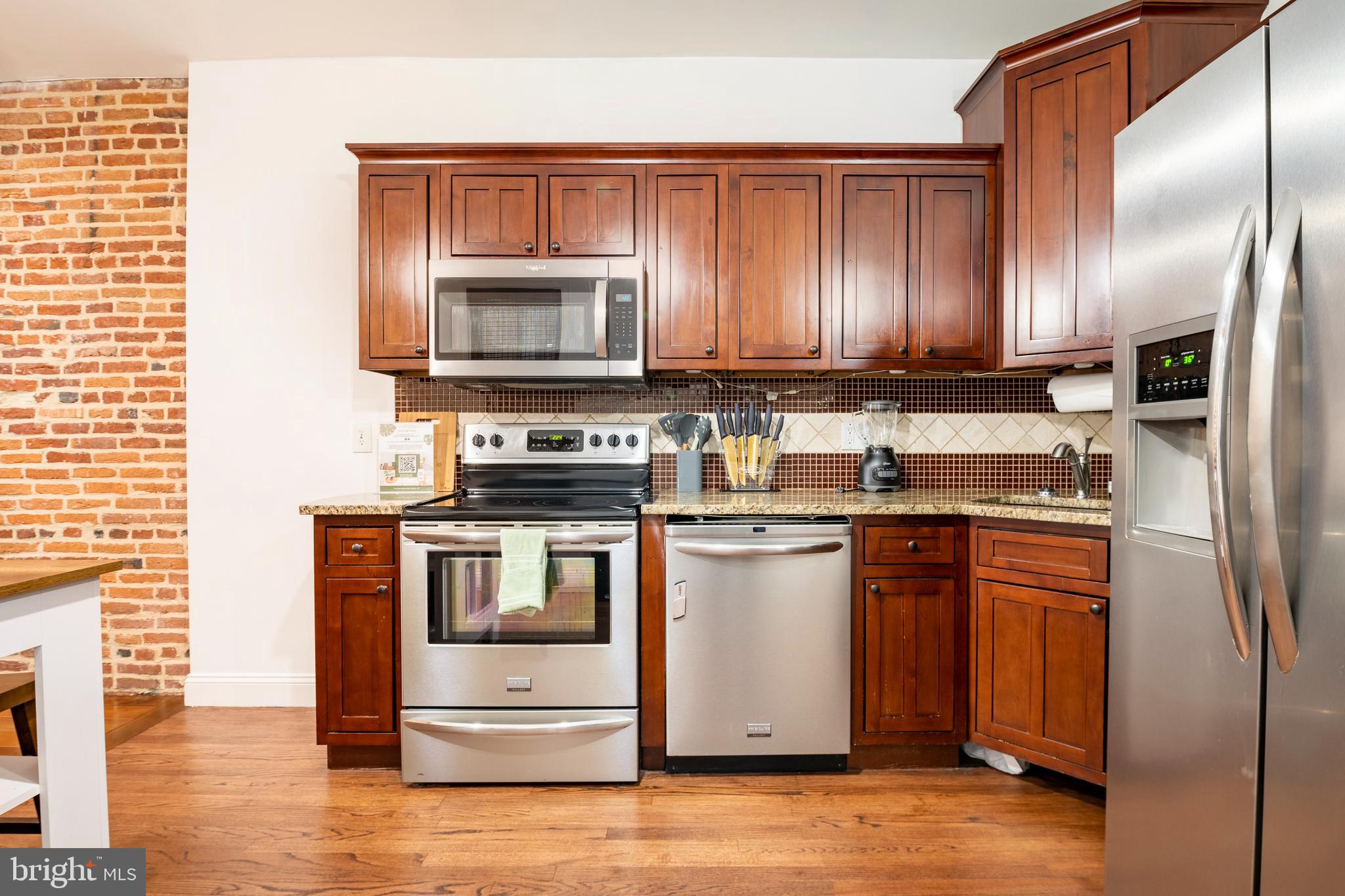 JOHNSTON SQUARE - Residential