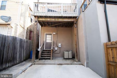 JOHNSTON SQUARE - Residential