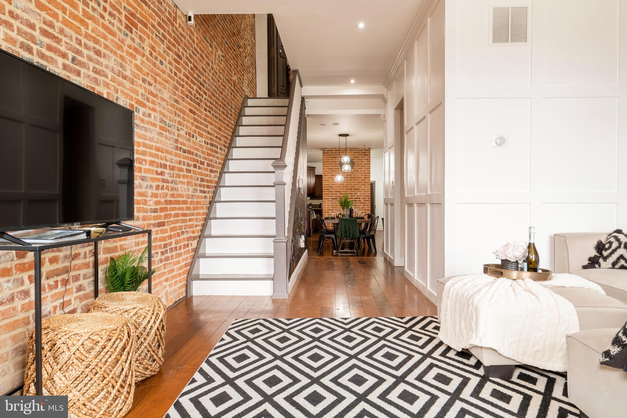 JOHNSTON SQUARE - Residential