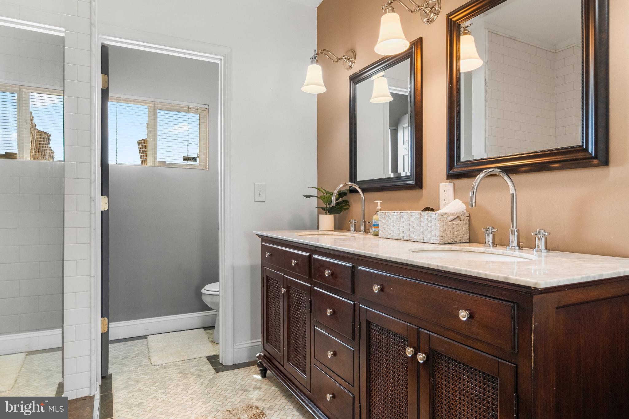 JOHNSTON SQUARE - Residential