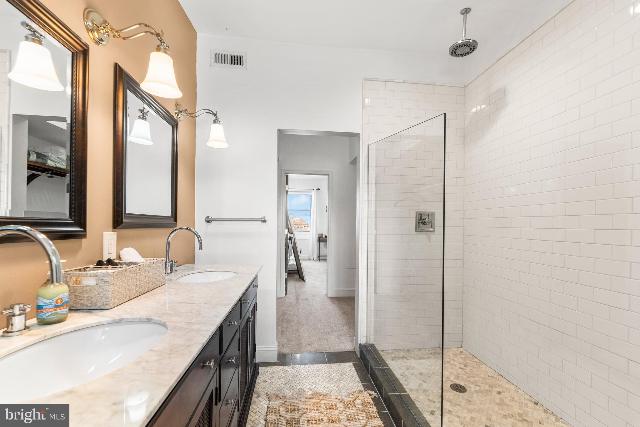 JOHNSTON SQUARE - Residential